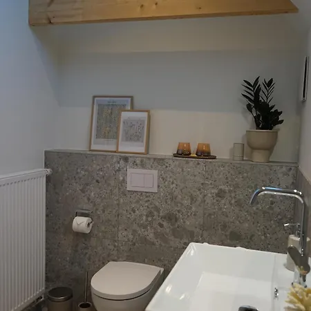 Dachgeschosswohnung Im Stadtzentrum Fuer 4 Personen 公寓